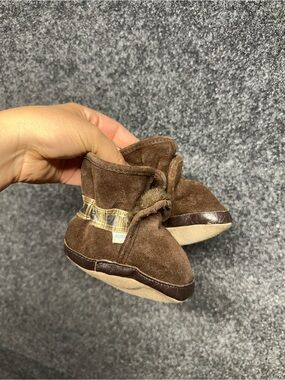 Robeez brown leather baby booties suede soft soled crib elastic ankle warm cozy